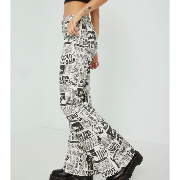 Size 7 low rise flare jeans from garage - Picture 1 of 4